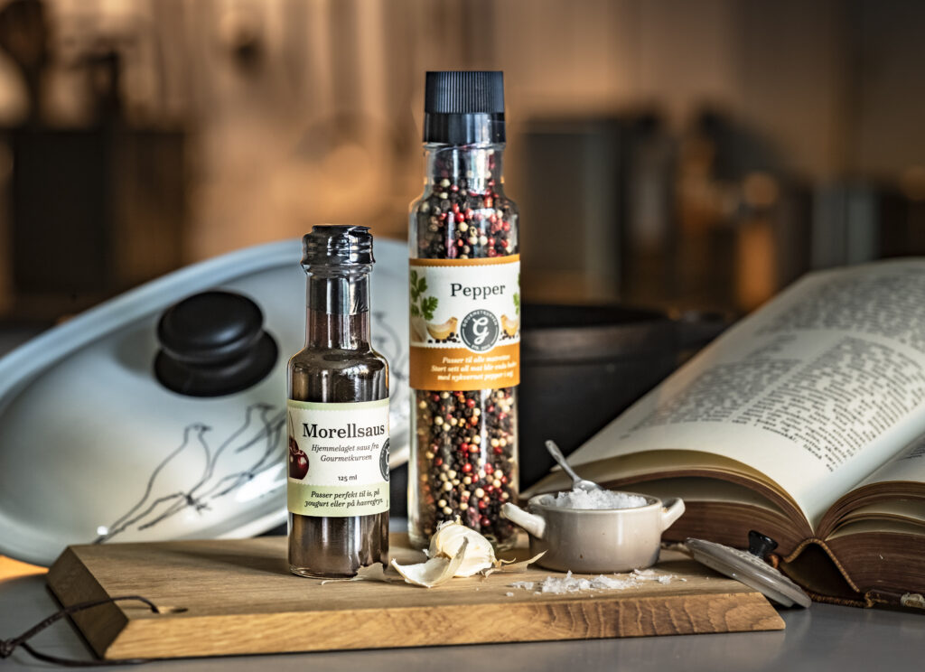 The Gourmet Basket - pepper, cherry sauce and cutting board